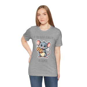 Uroczy T-shirt z Myszką i Ciasteczkami, Zabawna Koszulka, Fantazyjny Prezent, Zabawny T-shirt, Idealny na Urodziny i Czytanie