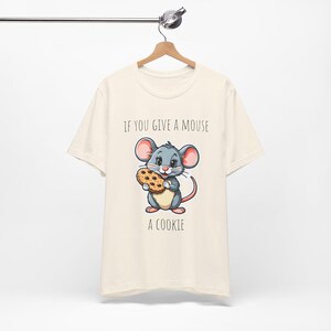 Uroczy T-shirt z Myszką i Ciasteczkami, Zabawna Koszulka, Fantazyjny Prezent, Zabawny T-shirt, Idealny na Urodziny i Czytanie