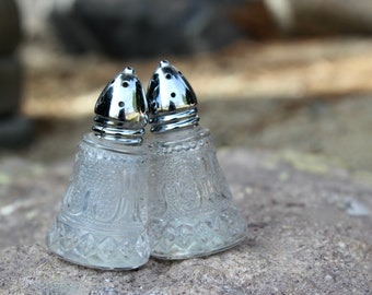 SALT AND PEPPER ,vintage glass small shakers picnic