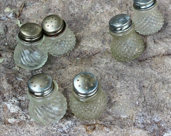 SALT AND PEPPER vintage glass small shakers picnic