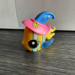 Vintage LPS Littlest Pet Shop - Yellow Angelfish #1954 with cap