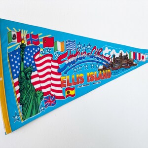 Vintage Statue of Liberty / Ellis Island Souvenir Felt Pennant (1980s)