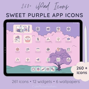 Könnte beinhalten: Eine digitale Illustration eines iPad-Bildschirms mit einem lila und rosa Thema. Der Bildschirm zeigt ein Raster von App-Symbolen mit einem Wolkenhintergrund. Die Symbole sind in einem pastellvioletten Farbschema gehalten und zeigen niedliche Comicfiguren. Der Text "260+ iPad Icons" und "SWEET PURPLE APP ICONS" wird oben im Bild angezeigt. Der Text "261 icons 12 widgets 6 wallpapers" wird unten im Bild angezeigt.