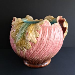 Cachepot antico in maiolica Art Nouveau - Jardinière con foglie d'acanto rosa - Barbotine francese/belga 1890 circa