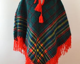 argue★SHETLAND WOOL LINEN VINTAGE PONCHO Vintage 1970s Wool Poncho With Fringe, Green Plaid Boho Cape - Etsy