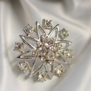 Vintage flower brooch in silver color with cut stones, 1960s, gift for her, Vintage brooch