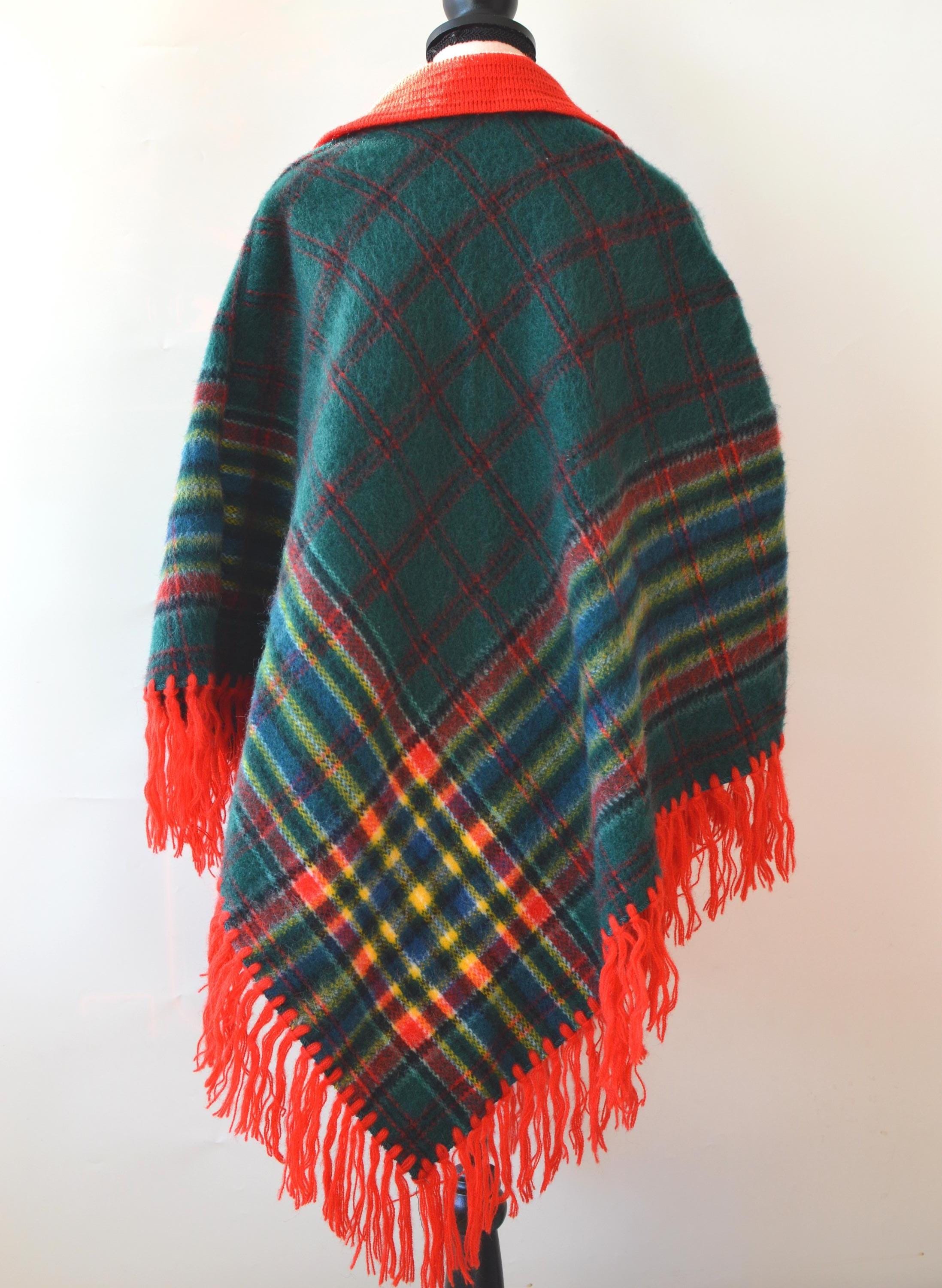 argue★SHETLAND WOOL LINEN VINTAGE PONCHO Vintage 1970s Wool Poncho With Fringe, Green Plaid Boho Cape - Etsy