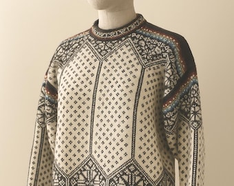 Vintage 80s  Scandinavian Norwegian warm knitted sweater - thick winter, size L