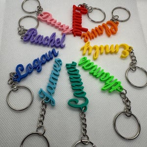 Porte-clés personnalisé imprimé en 3D, porte-clés, breloque pour sac, plaque nominative, cadeau d'anniversaire, cartable, personnalisation, prénom