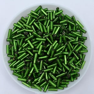 6 mm ビューグルビーズ（ヴィンテージ） - グリーン