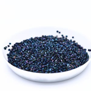 Iris Variegated Blue Hex Cut Size 14 seed beads