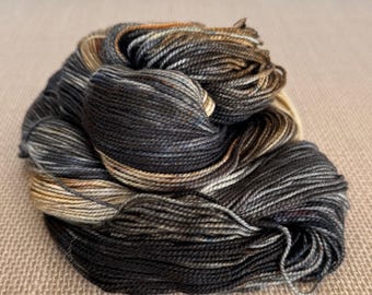 Acacia sok – Thunder | Handgeverfd sokkengaren voor breien en haken van Wool Honey