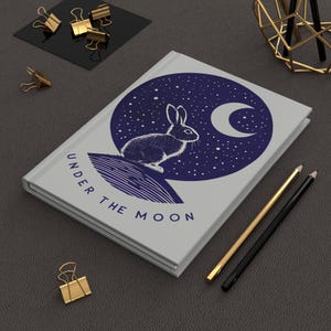 Diario de tapa dura "Conejito Bajo la Luna", diario de ensueño, cuaderno de escritura creativa diaria, regalo para amantes de los cuentos, acabado mate, 5,75 x 8 pulgadas
