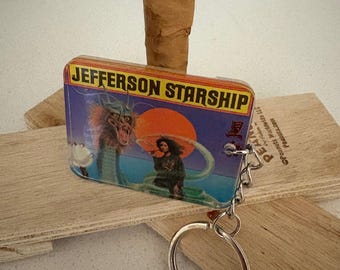 Llavero de resina hecho a mano con forma de casete de Jefferson Starship de los 80