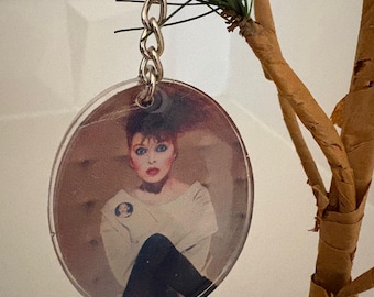 Llavero de resina hecho a mano con forma de casete de Pat Benatar de los 80