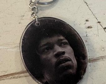 Llavero de Jimi Hendrix hecho con tapa de casete