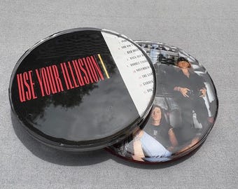 GUNS AND ROSES Usa tu ilusión Adornos de resina de dos caras hechos a mano de la portada del álbum