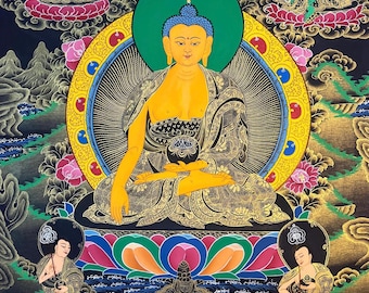 Può includere: Un dipinto vibrante raffigurante una figura di Buddha seduta con un corpo giallo e capelli blu, circondata da altre figure e dettagli ornati. L'opera presenta uno schema di colori oro e nero con accenti di rosso, verde e blu, che mostra un tema spirituale.