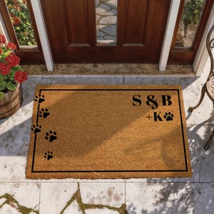 Custom Family & Pet Doormat, Personalized Initials and Paw Prints Welcome Mat, Dog Cat Lover Home Decor, Pet Owners Housewarming Gift