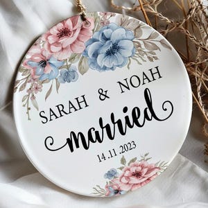 Personalized Married Ornament, Custom Wedding Keepsake, Customizable Name & Date Ceramic Ornament, Bridal Shower Gift, Elegant Floral Decor