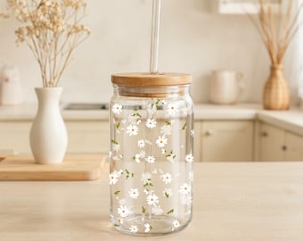 Daisy Glass Tumbler, Floral Iced Coffee Glass Cup, Cottage Core Reusable Can Glass, Nature Lover Eco Friendly Cup Gift, Bamboo Lid Tumbler