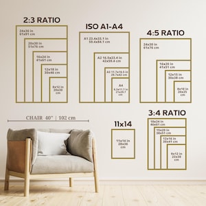 Op de afbeelding: Een beige fauteuil met een licht kussen en een bruin lederen detail. De afbeelding toont verschillende frameformaten en verhoudingen, waaronder 2:3, 4:5, 3:4 en ISO A1-A4, met afmetingen in inches en cm.