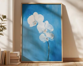 Vit orkidé-tryck, blå blommig väggkonst, elegant botanisk sovrumsinredning, minimalistisk blomposter