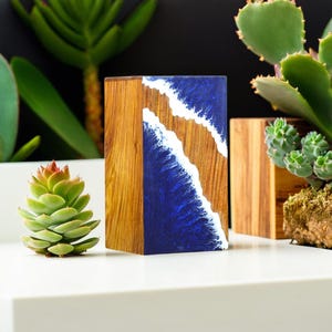 Handgefertigte Urne aus Palisander mit Meereswellen Design Urne Asche Box | Einäscherung Box Gedenkbox Asche Aufbewahrungsbox Erinnerungsbox