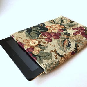 2025 iPad Air 11 inch M3 Case Tapestry iPad Pro 11 inch M4 Sleeve Grapes Samsung Galaxy 10 inch Tablet Case - Shock Absorbent Foam Padding