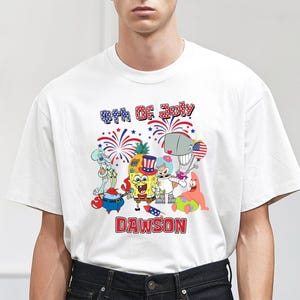 Maglietta personalizzata con il divertente cartone animato Spongebob, maglietta con il cartone animato dell'Indipendenza, 4 luglio Spongebob, maglietta con il cartone animato americano, maglietta per il Giorno dell'Indipendenza