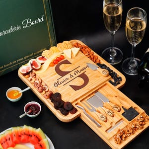 Charcuterie Board Personalized Cheese Cutting Board Wedding Gift for Couples, Anniversary Gift Housewarming Gift New Home Kitchen Decor Gift