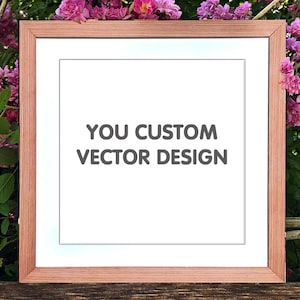 Puede incluir: Un marco de fotos cuadrado de madera con un paspartú blanco, que muestra el texto "YOU CUSTOM VECTOR DESIGN" en gris. El marco se encuentra sobre un fondo de flores rosas y follaje verde, creando una presentación natural y artística.