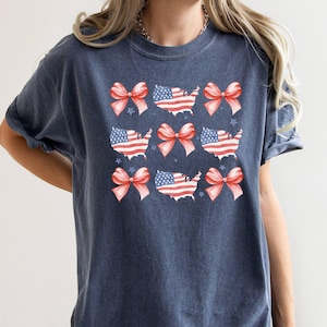 Camiseta con colores cómodos, camiseta con lazo coqueto, camiseta con mapa de la bandera de EE. UU., camiseta del 4 de julio, camiseta de mamá estadounidense, camiseta de EE. UU., camiseta de mujer patriótica, camiseta con vibras estadounidenses