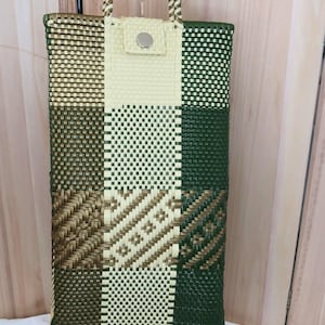 メキシコの緑とベージュの手編み食料品ローリングカート