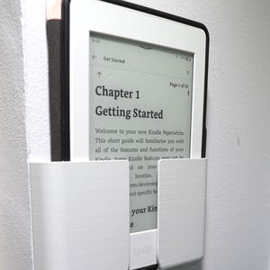 Telefoonorganizer voor aan de muur, minimalistische smartphonehouder met oplaadstation, ideaal voor in een camper, caravan of camperbus. 13.5cm-small tablet