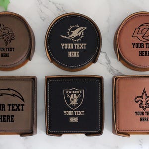 Benutzerdefinierte NFL Teams Untersetzer-Set, personalisierte NFL Achterbahn, 6-teiliges Untersetzer-Set, Kunstleder Untersetzer-Set, Geschenk für Fußballfans, NFL Teams Untersetzer