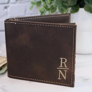 Cartera de cuero vegano personalizada para hombre, cartera de cuero sintético personalizada, regalo de cuero vegano, cartera grabada, cartera de cuero personalizada, cartera triple