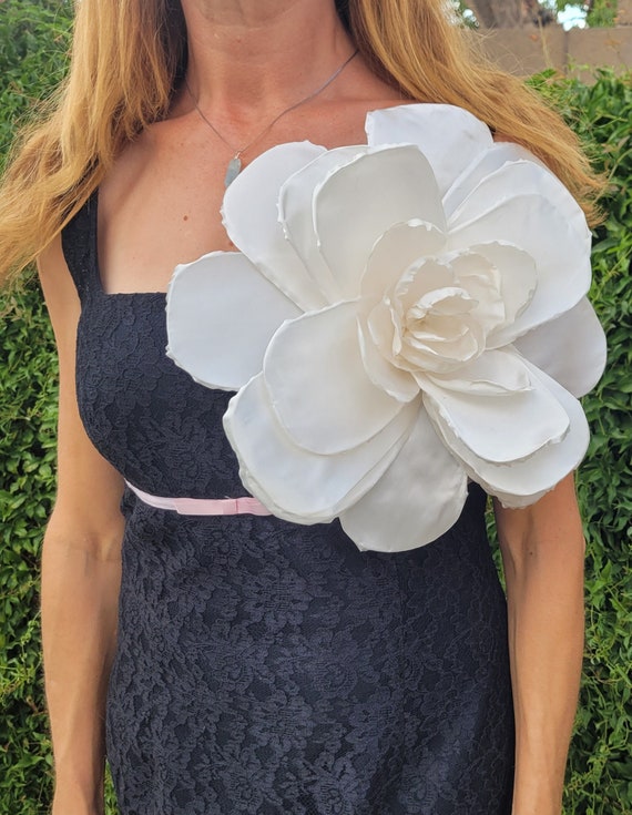 Large Ivory Flower Brooch, Giant Flower, Corsage Brooch, Fabric Flower,  Ivory Large Scale Flower Prom, Anniversary, Wedding, Many Colors -   Sweden