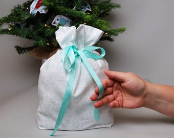 Reusable Holiday Gift Bag - White Snowflakes