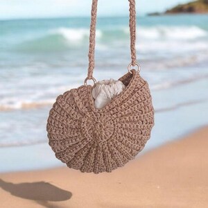 Borsa a conchiglia all'uncinetto – Borsa a conchiglia in filato di carta – Borsa a tracolla a conchiglia – Borsa a tracolla estiva boho da spiaggia – Accessorio fatto a mano ispirato al mare