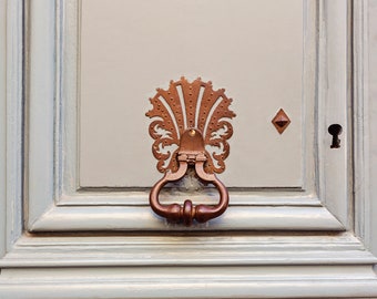Impresión fotográfica de aldaba de puerta de París: concha de bronce, arte mural francés