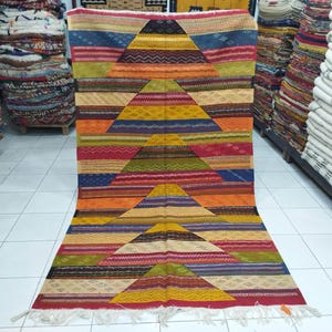 Handmade Moroccan Kilim Rug: Geometric Flat-Weave, Natural Wool