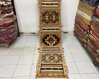 Handwoven Glaoui Berber Rug: Moroccan Entryway Runner (064cm/245cm)