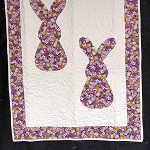 Lila geblümter Hasen Baby Quilt, Neugeborene