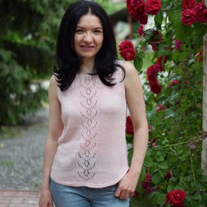 Débardeur tricoté main en lin rose clair : chemisier en tricot sans manches