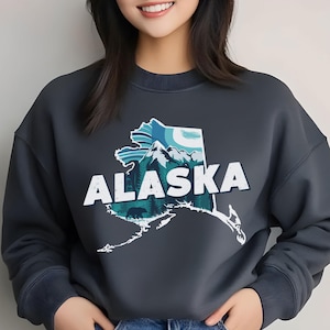Design rétro vintage de l'Alaska PNG, graphique en sublimation de l'état de l'Alaska, clipart aventure en montagne, autocollant de voyage, téléchargement numérique pour t-shirts