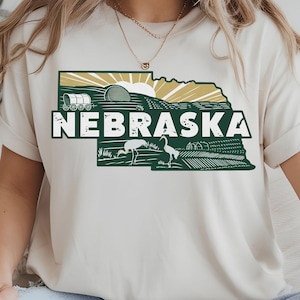 Carte de l'état du Nebraska PNG - illustration vintage de voyage dans le Nebraska avec soleil, prairie et faune - téléchargement numérique pour t-shirts et autocollants