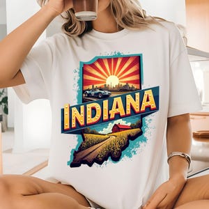 Imagen PNG de viaje retro de Indiana: arte estatal vintage, ilustración de coche de carreras, granero y horizonte. Descarga digital de alta calidad para camisetas e impresiones.