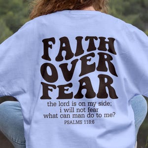 Glaube über Angst - 4 Farben SVG Png | Christliches T-Shirt Design | Bibel Vers & Jesus SVG | Religiöses Shirt Design | Beten Sie svg png digitaler Download