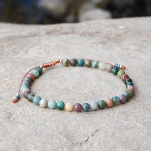 Indian agate beaded bracelet with sliding knot – Dainty natural gemstone bracelet, adjustable, handmade, earthy tones, green shades